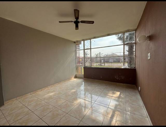 3 BEDROOM FLAT FOR SALE IN VEREENIGING CENTRAL
